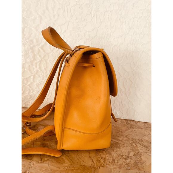 Vintage Coach daypack/backpack mini bag in mustard glovetanned leather 9960 - Picture 3 of 9